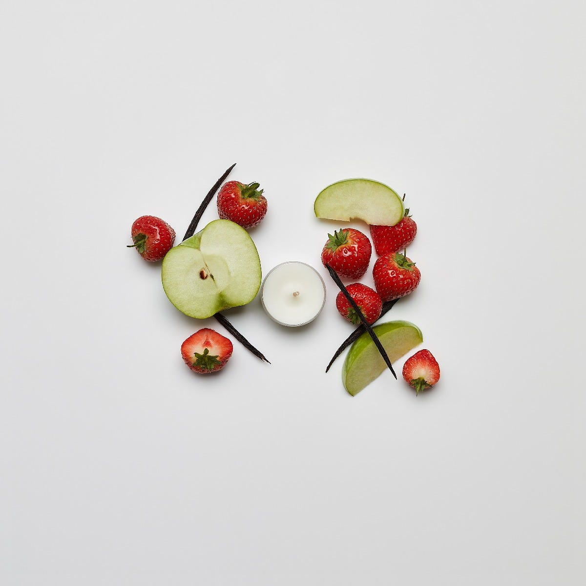 Iced Snowberries‚™ Universal Tealight® Candles - PartyLite US