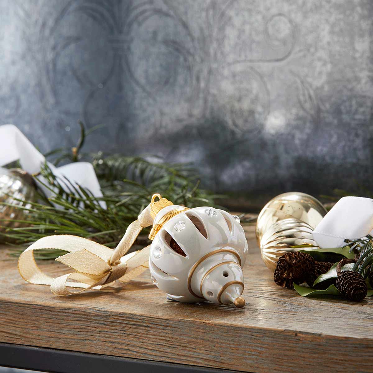 SmartScents by PartyLite™ Holder – Opulent Hanging Ornament - PartyLite US