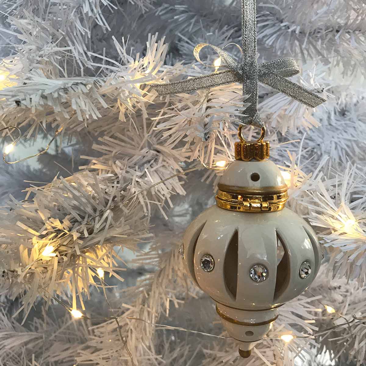 SmartScents by PartyLite™ Holder – Opulent Hanging Ornament - PartyLite US