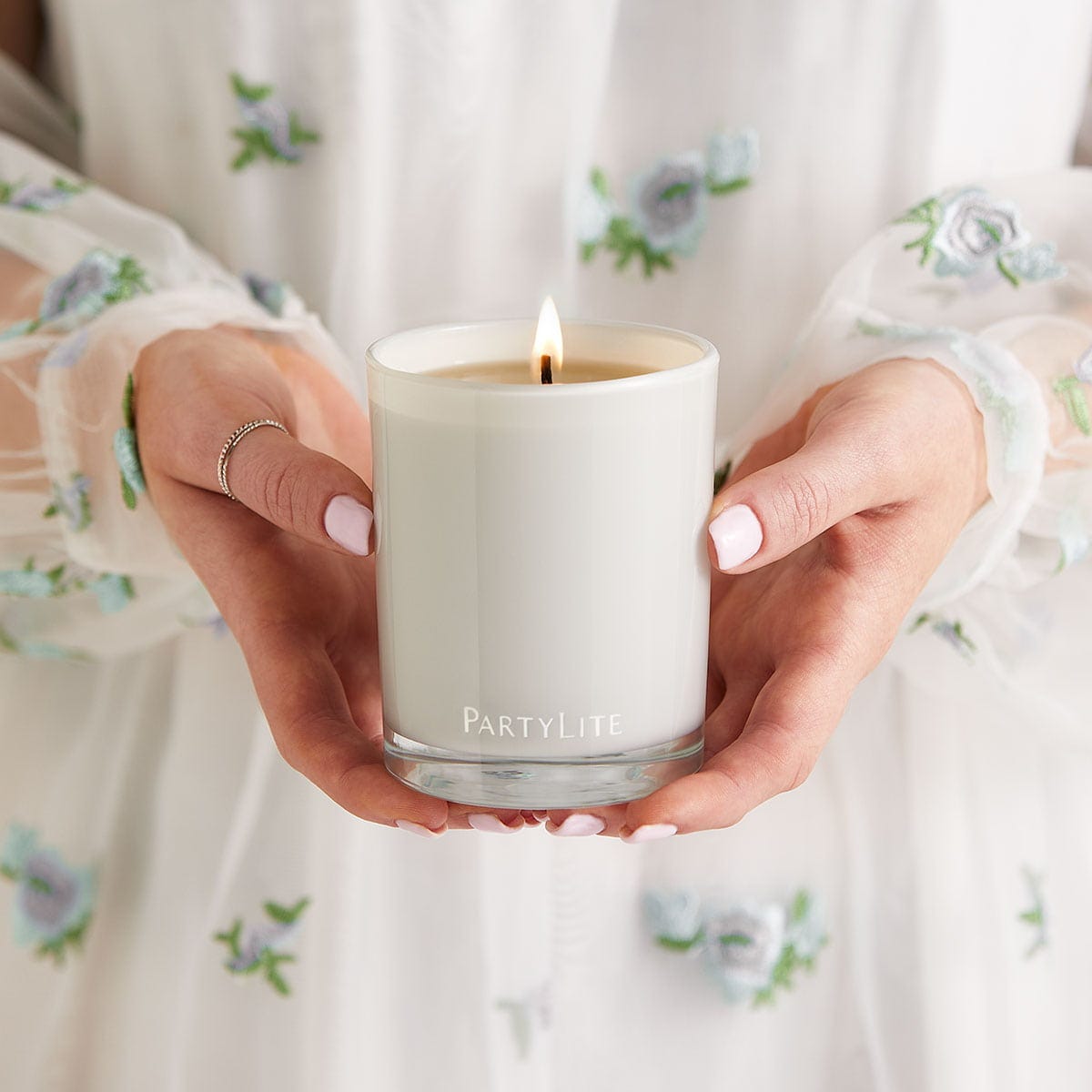 Bougie Parfumée PartyLite Marshmallow Vanilla - Parfum Gourmand Caramel Canne à Sucre, Pot En Verre Réutilisable, 220g Pour 50h De Combustion - 2